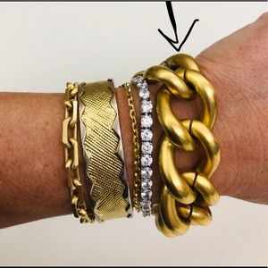 Chunky gold link bracelet (only)